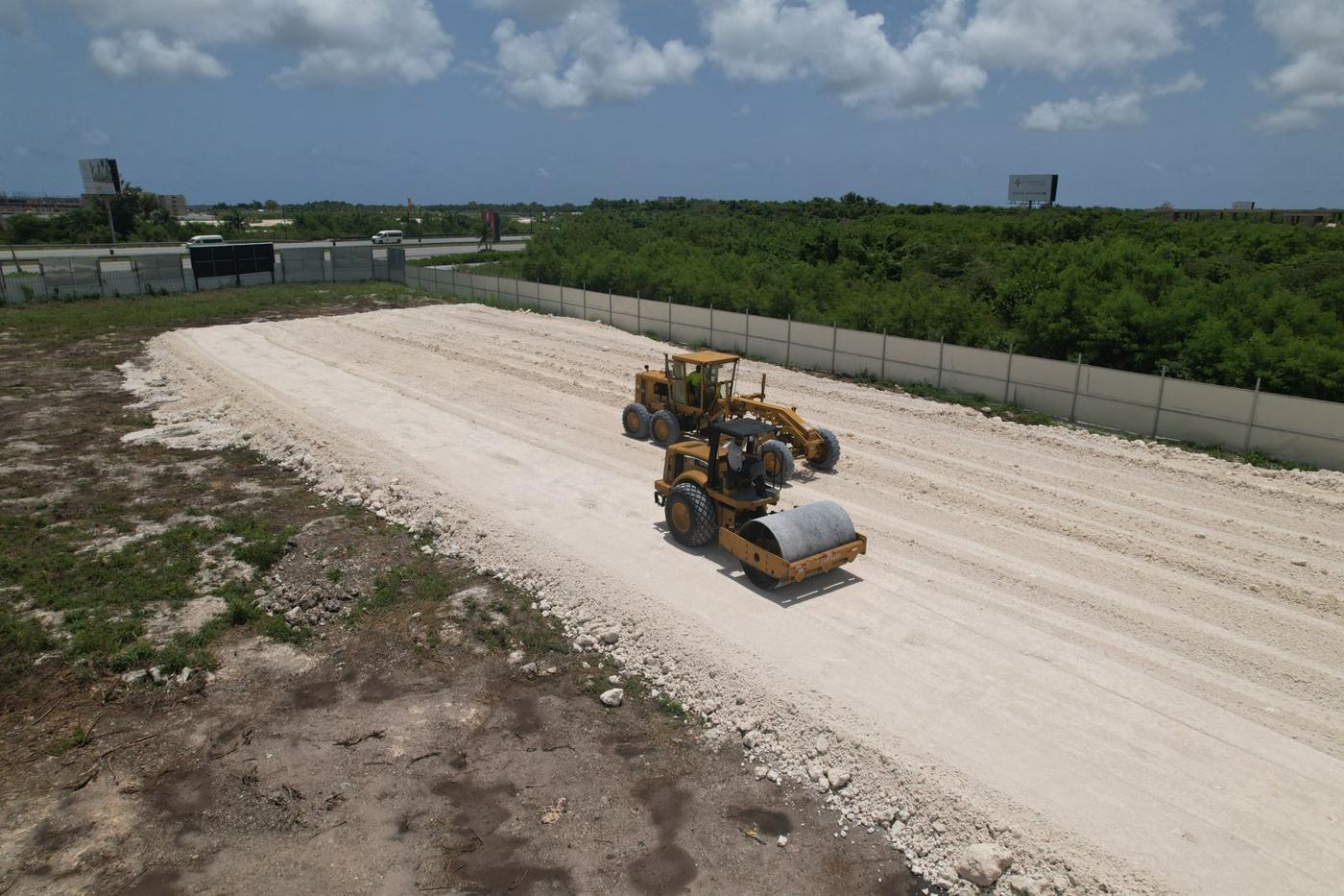 Rodillo compactando una plataforma de caliche